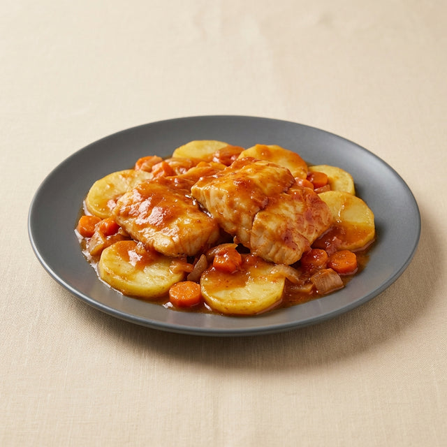 Bacaladilla en salsa de tomate casero con patata panadera