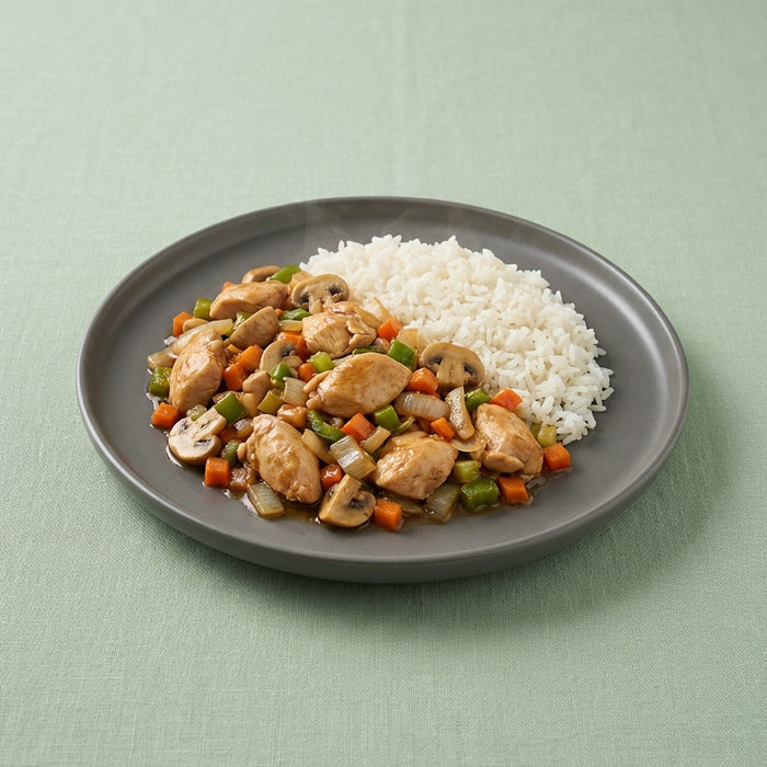 Pollo salteado con verduras, soja y arroz