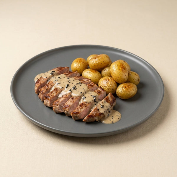 Secreto ibérico con salsa de trufa y patata parisina