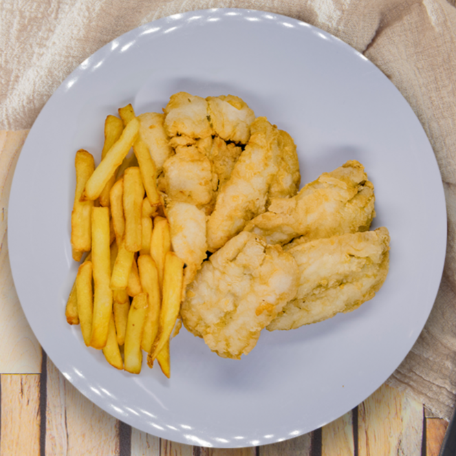 Bacaladitos a la andaluza con patata fritas