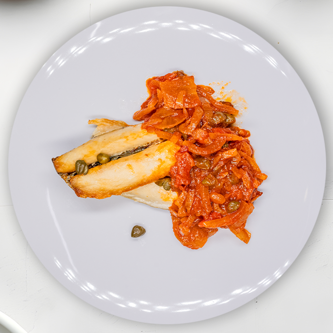 Caballa con salsa mediterránea