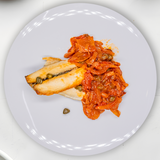 Caballa con salsa mediterránea