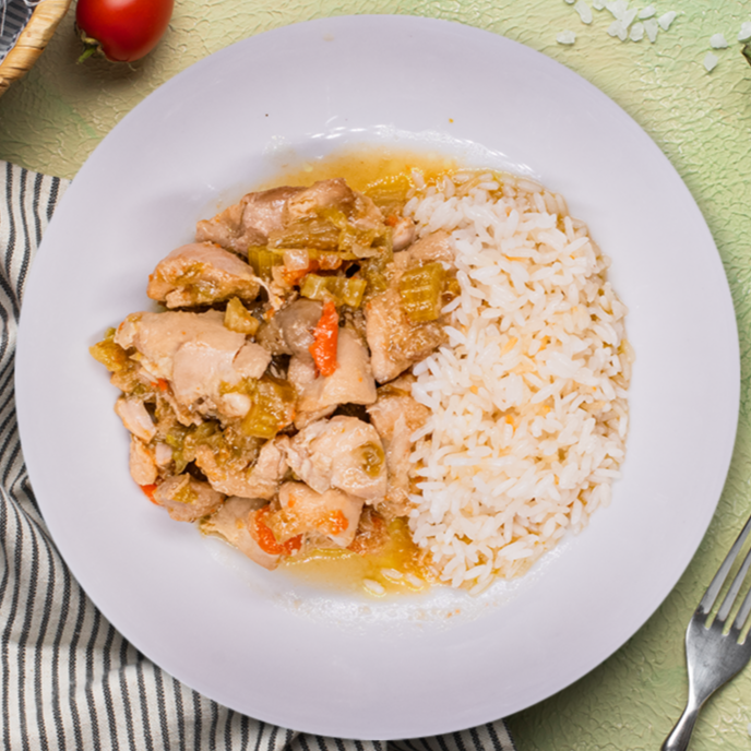 Pollo salteado con verduras, soja y arroz