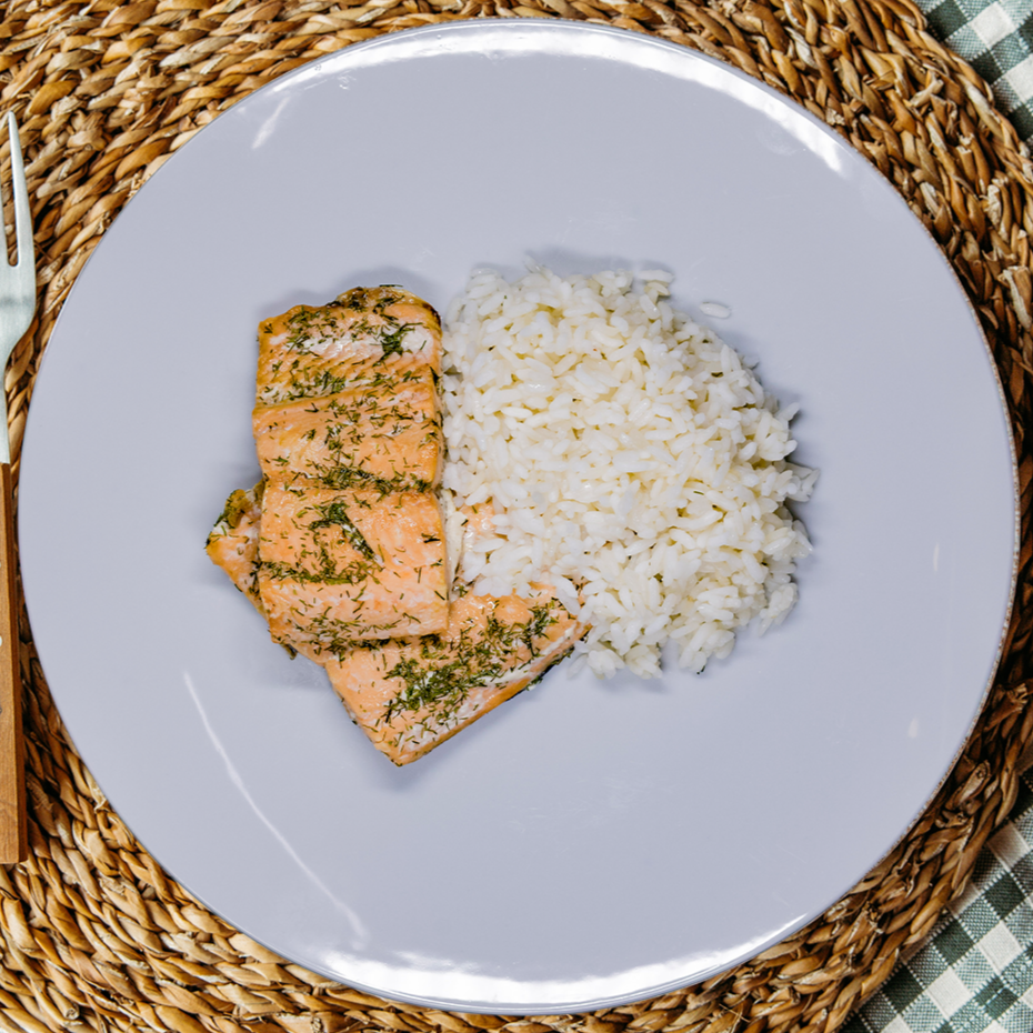 Salmon al horno con arroz blanco